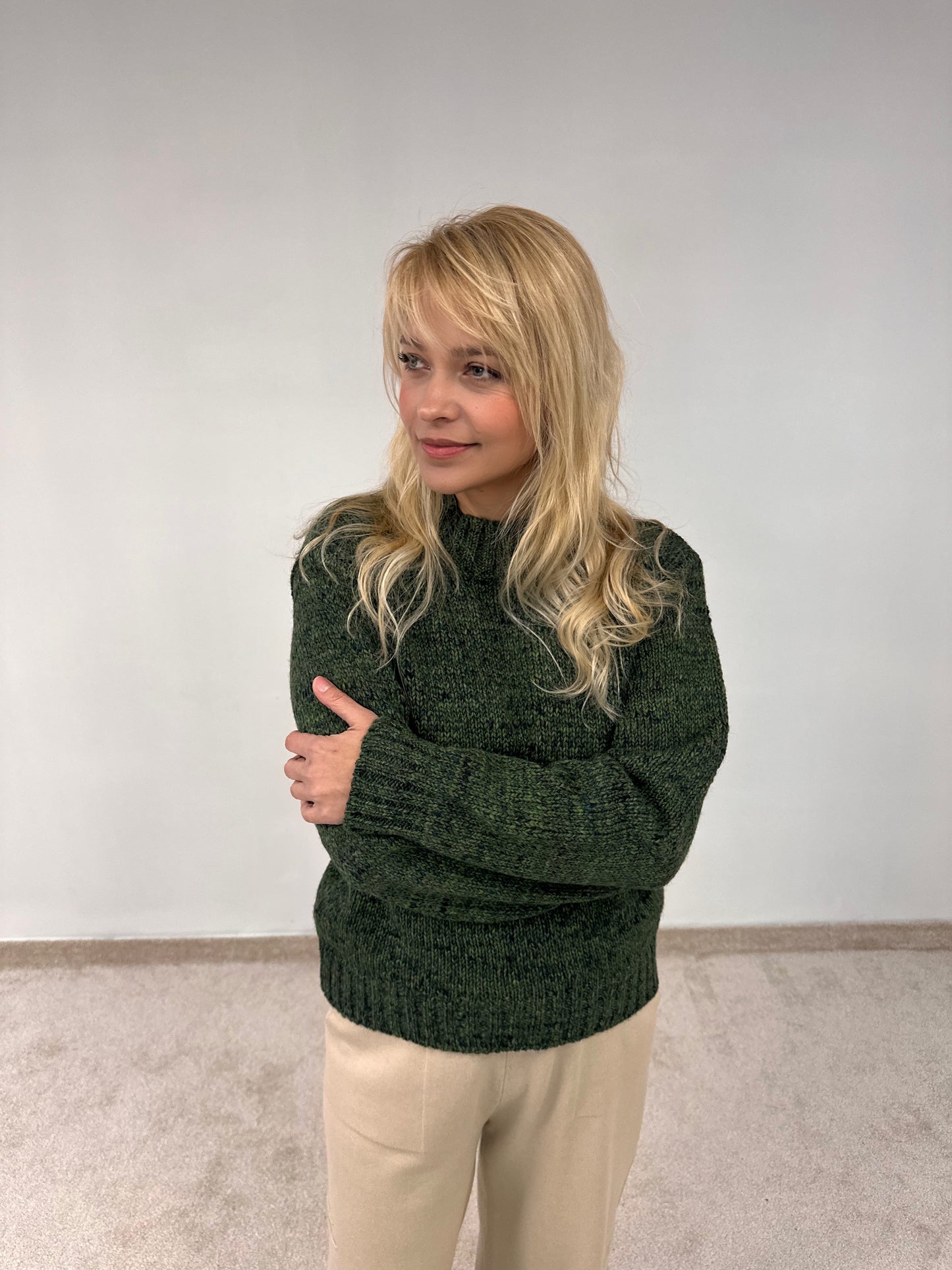 Short knitted melange sweater "Tyla"