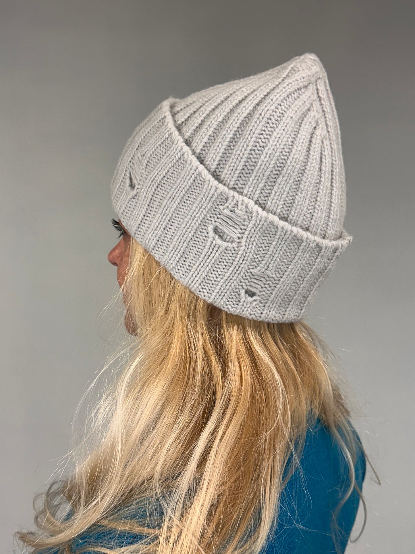 Beanie-Mütze mit Löchern aus Wolle/Kaschmir „Elly“