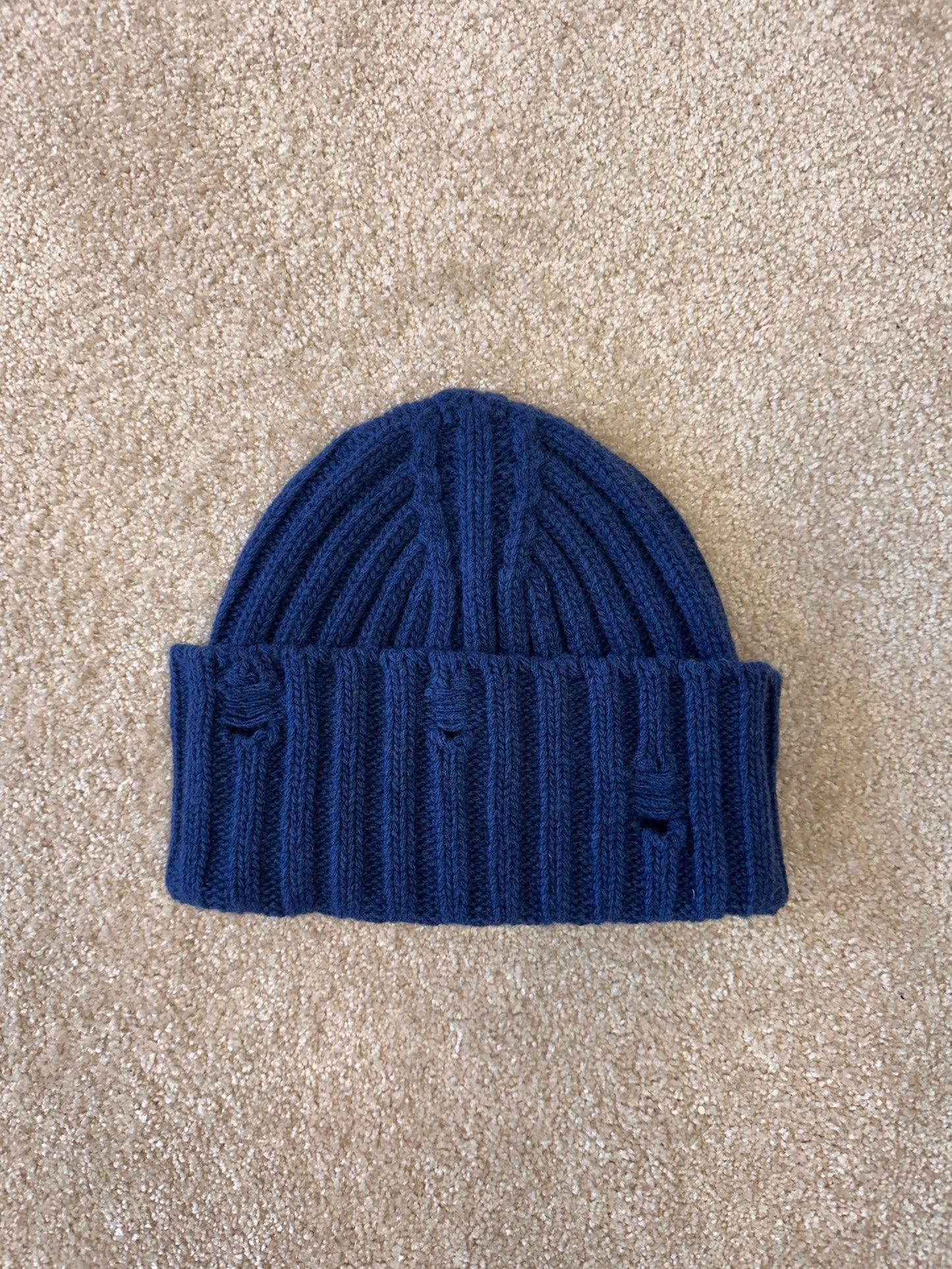 Beanie-Mütze mit Löchern aus Wolle/Kaschmir „Elly“