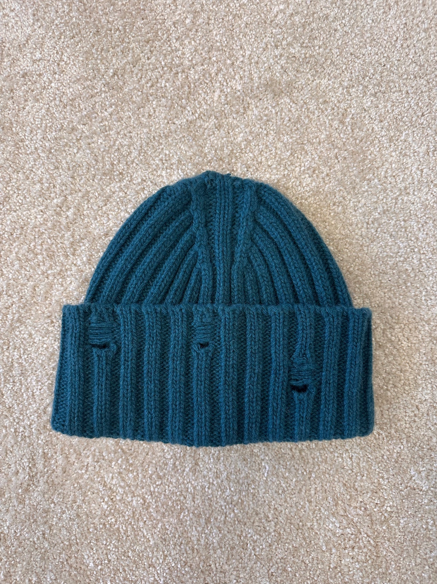Beanie-Mütze mit Löchern aus Wolle/Kaschmir „Elly“