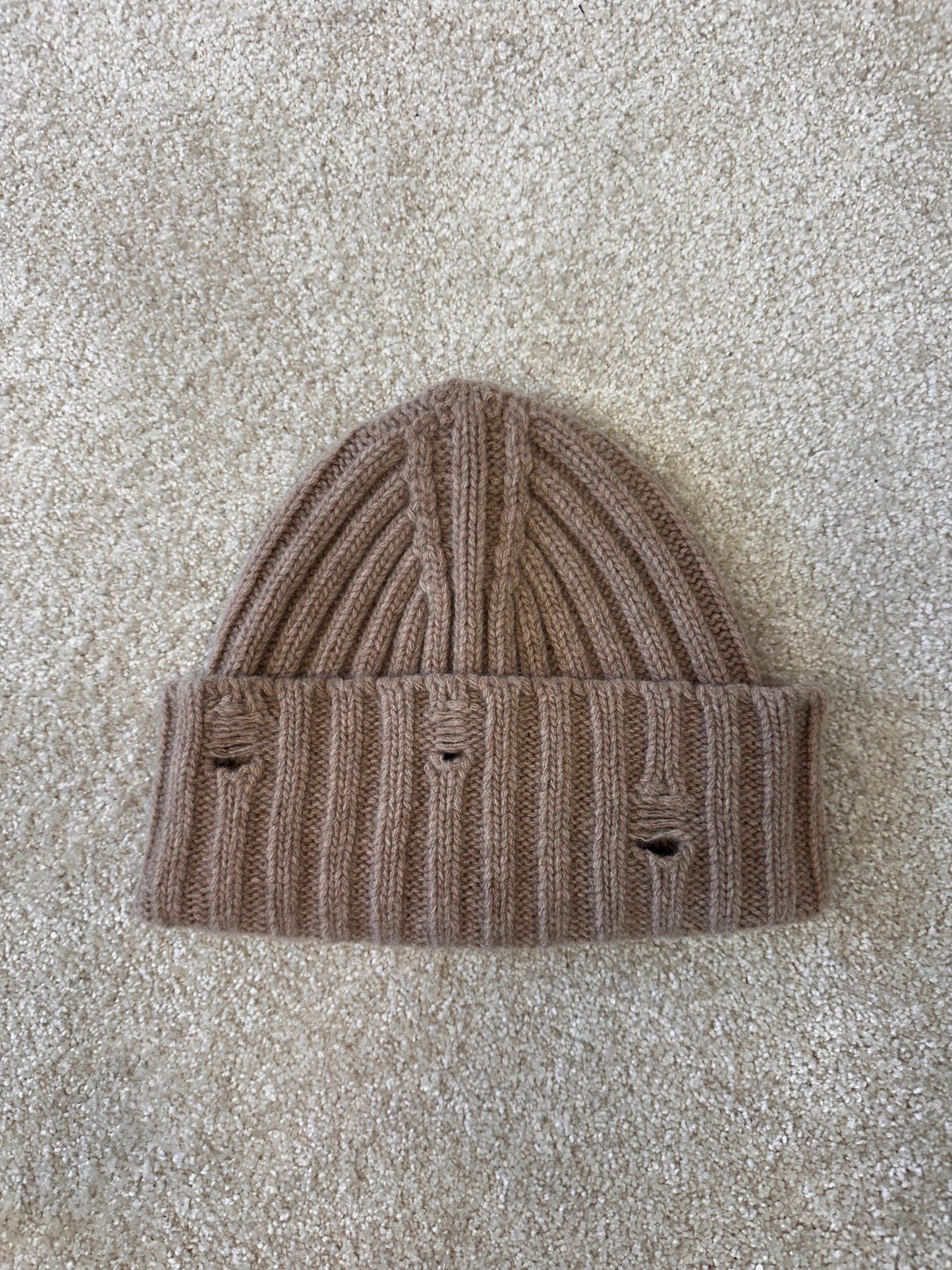 Beanie-Mütze mit Löchern aus Wolle/Kaschmir „Elly“
