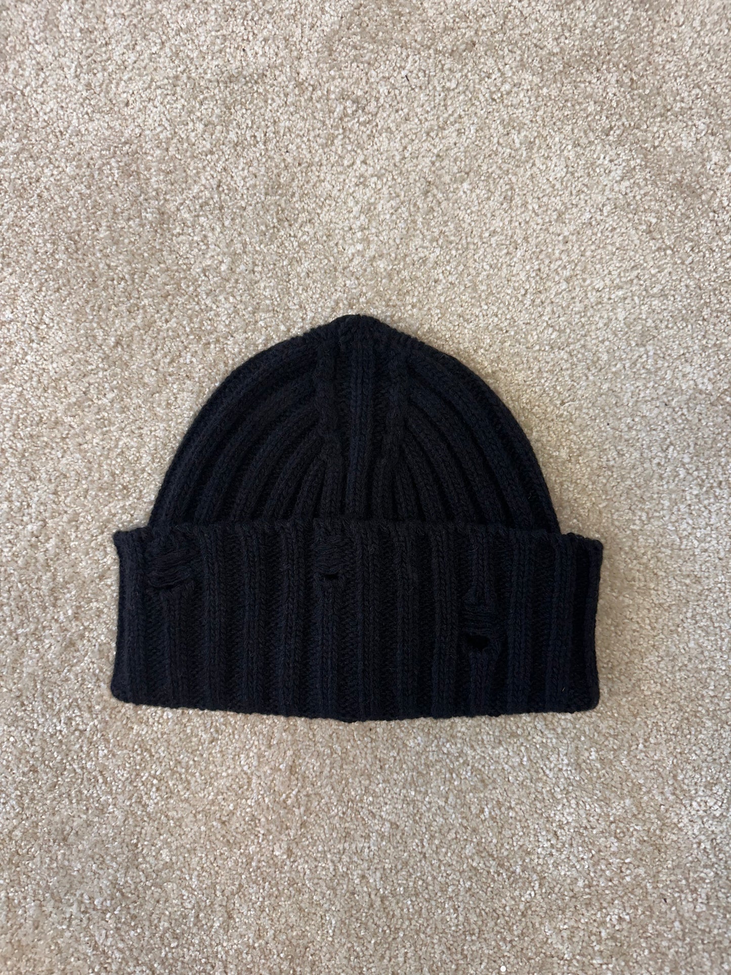 Beanie-Mütze mit Löchern aus Wolle/Kaschmir „Elly“