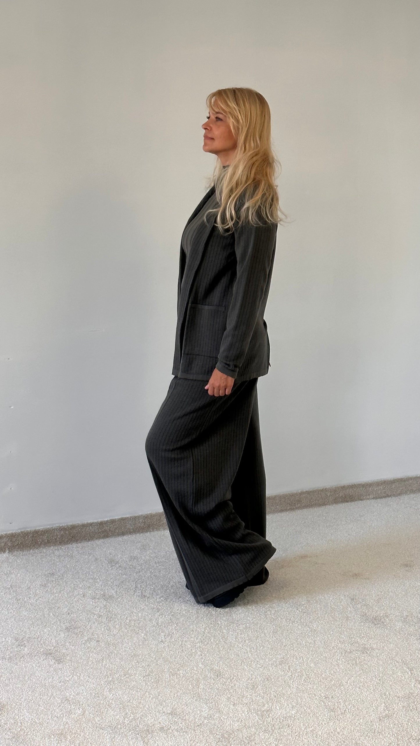 Элегантный костюм из мериносовой шерсти "Сандра"